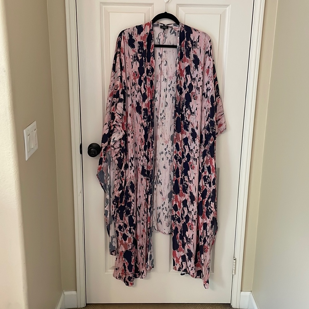 NWOT Lira Kimono